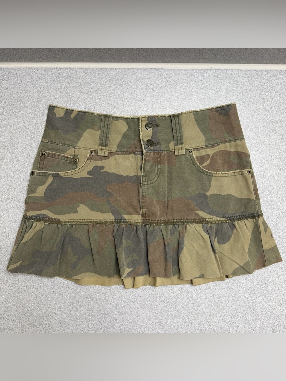 Vintage Y2K Abercrombie & Fitch 2000s Pleated Camo Mini Skirt